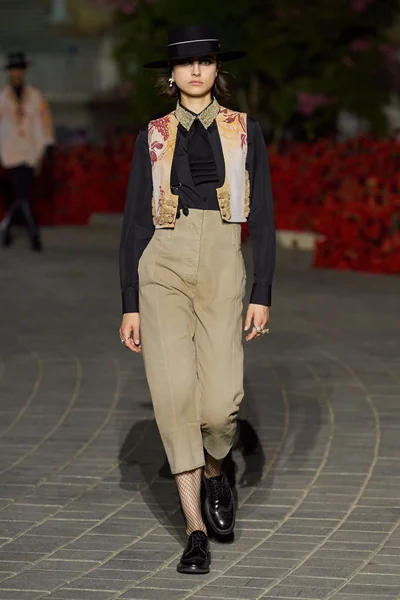 Look 60